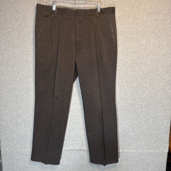 Dockers Classic Fit Khaki Pants Mens 38x32 D3 Pleated Gray‎ - Picture 1 of 12
